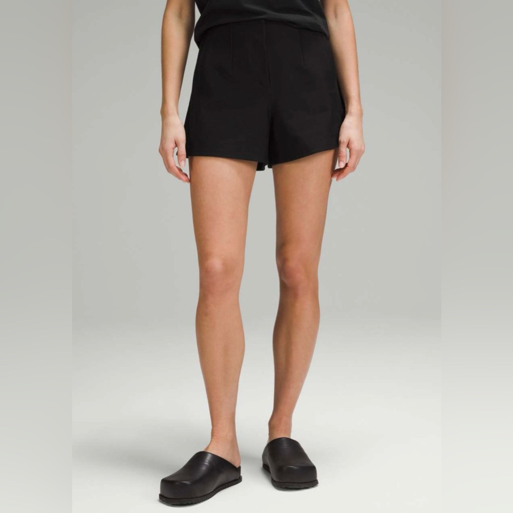 Lululemon Utilitech Relaxed-Fit High-Rise Short 3.5"